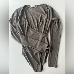 Never worn - Aritzia Wilfred Free Bodysuit